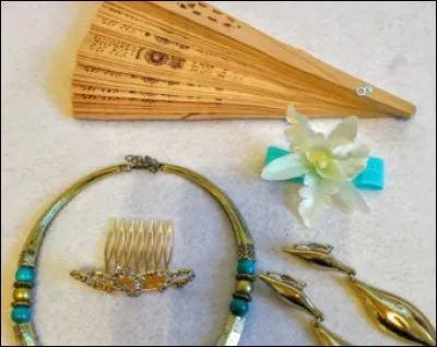 Find the princess with the jade beads necklace!