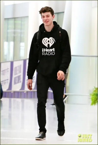 How tall is Shawn? How much does he weigh?