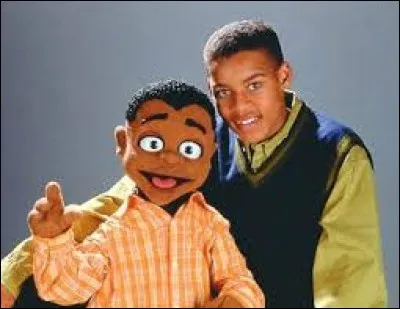In the TV series Cousin Skeeter , what is the name of Skeeter's cousin ?