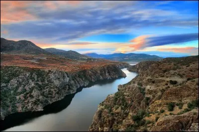 What is the name of the longest river in Greece?