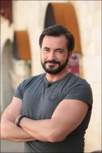 Who is this person presenting Fort Boyard? (2017)