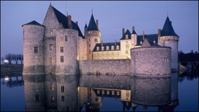 True or false ?This picture shows us a castle. In France we say « manoir ».