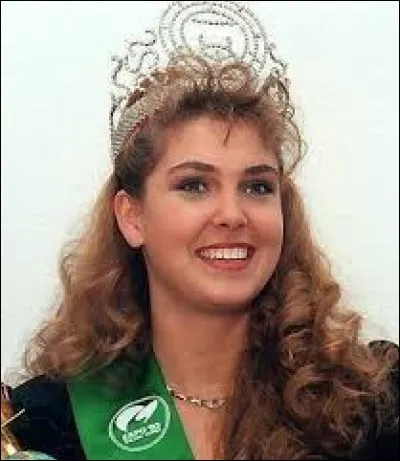 Who was elected the most beautiful university girl in the world in 1993 ?