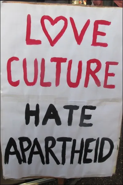 Which South African led the resistance against apartheid?