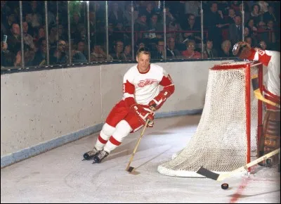 Who has been the oldest NHL player since 1909?