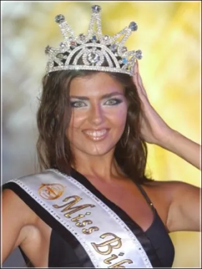 Who is the most beautiful woman in swimsuit in 2003 ?