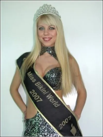 Who is the most beautiful woman in swimsuit in 2007 ?