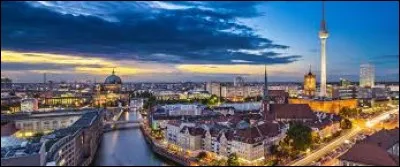 This city boasts one of the largest gateways in the world.