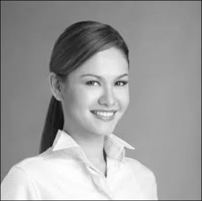 Who was elected most beautiful woman on Singapore in 2000 ?