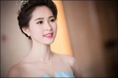 Who was elected most beautiful woman in Vietnam in 2012 ?