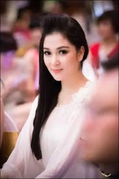 Who was elected most beautiful woman in Vietnam in 2004 ?