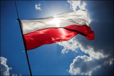 What are the official colors of the Polish flag?