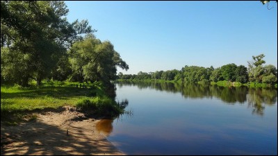 What river flows through Poland, Belarus and Ukraine?