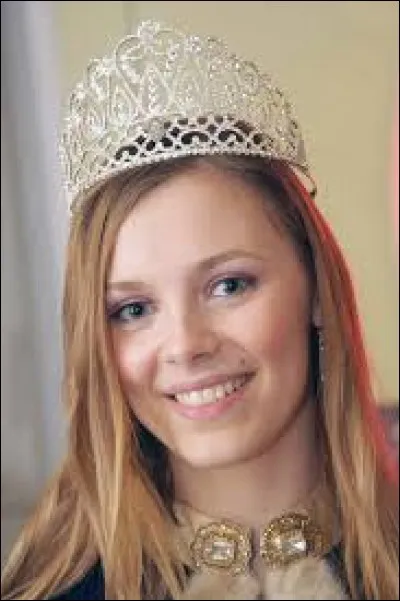 Who was elected as the most beautiful woman on Estonia in 1998 ?