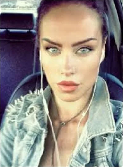 Who was named most beautiful woman on Bulgaria in 2002 ?