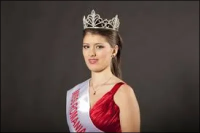 Who was named most beautiful woman on Romania in 2009 ?