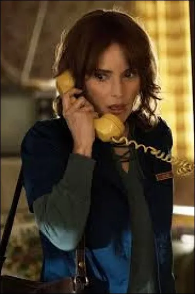 How many phones did Joyce break?