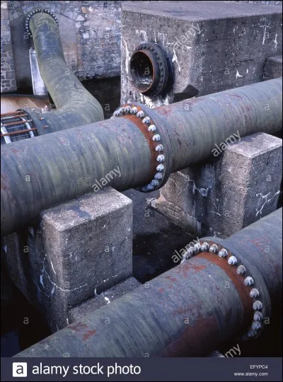 How many pipes are there on the hill?