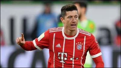 What nationality is Robert Lewandowski, one of Bayern Munich's strikers?