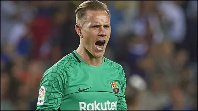 What's the name of Barca's German goalkeeper?