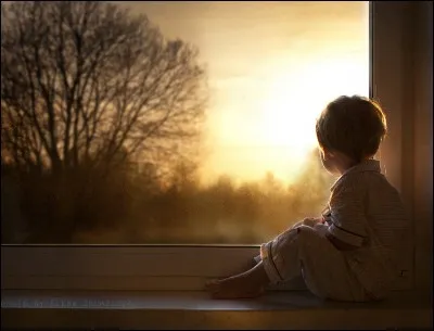 My brother hasn't arrived .
I am still waiting him.