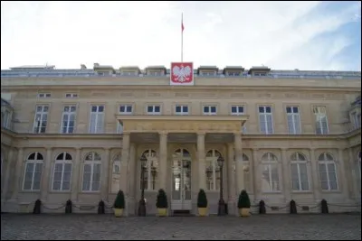 Is this building French or Polish ?