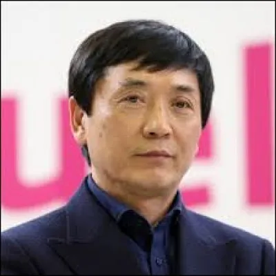 What is the name of the author who won this award in 2016 ?