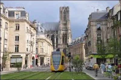 What do we call the inhabitants of the city of Reims?