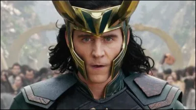 Which actor plays Loki in ''Avengers''?