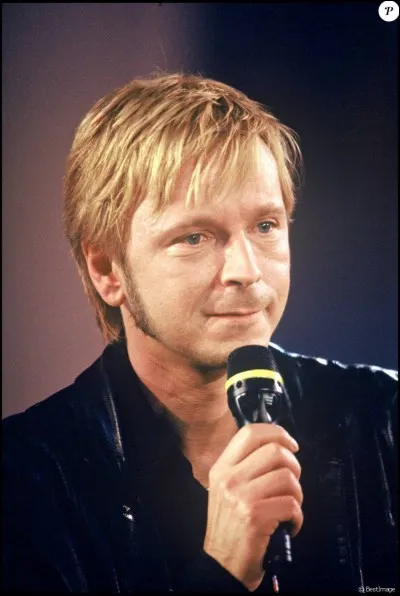 In a song by Renaud, she saw: