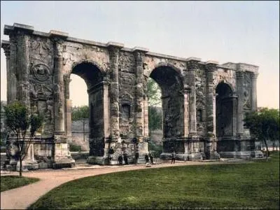 The Porte de Mars in Reims is the longest arch in the world.