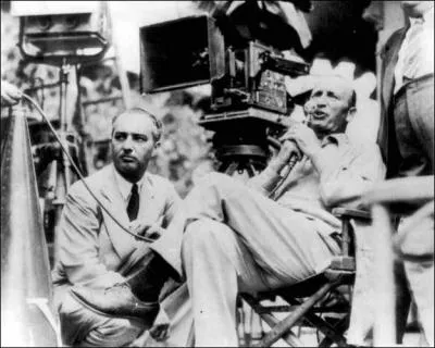 To which American director of the Hollywood golden age, born on December 24, 1886, do we owe masterpieces such as "The Adventures of Robin Hood" (1938) or "Casablanca" (1942)?