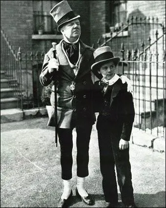 Which American comic artist, deded December 25, 1946, played an unforgettable Mr. Micawber in "David Copperfield" (1935)?