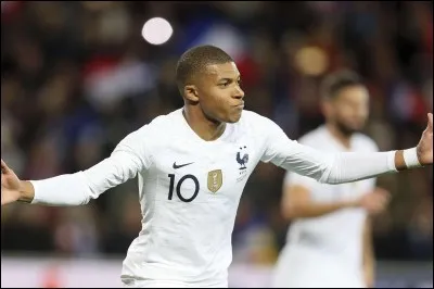 Against Iceland, the score is 2-0 for Iceland. Mbappe comes on for Antoine Griezmann.
What is the final score?