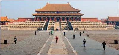 Which country's capital is this city?