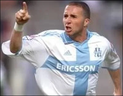 What is the name of this footballer ?