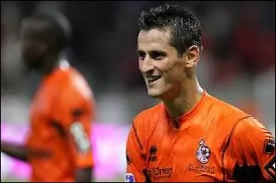 What is the name of this footballer ?