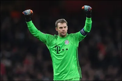 Which position does Manuel Neuer play?
