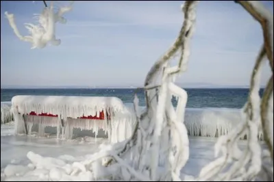 It is by going towards Engelberg that we discover this icy and surprising landscape :