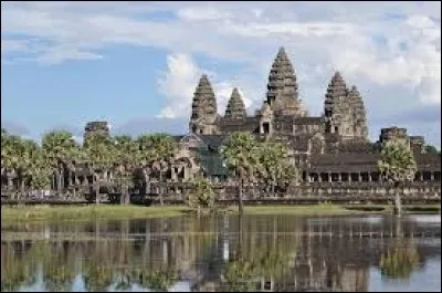 In which country can you admire the Angkor temple?