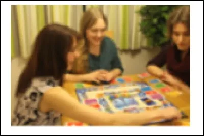 Est-ce que ta tante joue aux jeux de société le week-end ?