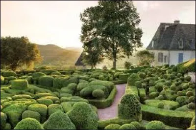 In which region can you admire the gardens of Marqueyssac?