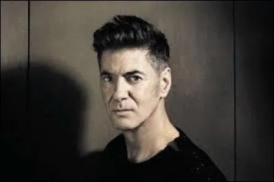 Which singer does Etienne Daho duet with on Comme un boomerang?