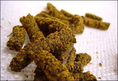 What is the purpose of sunflower cake, the residue left over from extracting the oil from sunflower seeds?