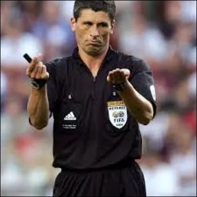 What is the name of this referee ?