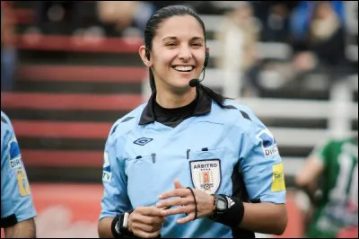 What country is the referee (Soccer) Claudia Umpierez from ?
