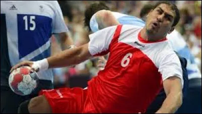 Which country is from Issam Tej ?