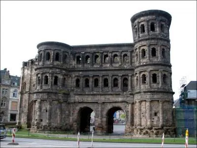 What was the capital of Gaul in the 4th century?