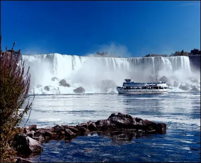 How many waterfalls is Niagara Falls made up of ?