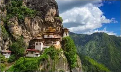 I'm known for my Buddhist sites and for being the seat of government.